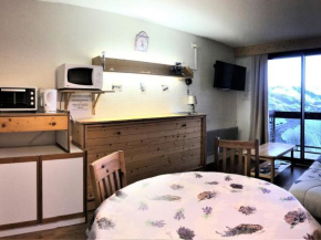 Appartement skis aux pieds avec double balcon, accès piscine, proche commerces et télésiège - FR-1-267-179
